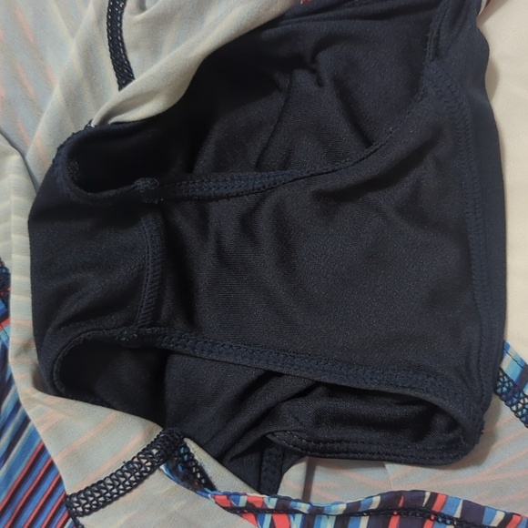 Athleta Ready Set Go 2 in 1 Shorts, Color Navy/Black Size S - Picture 10 of 16